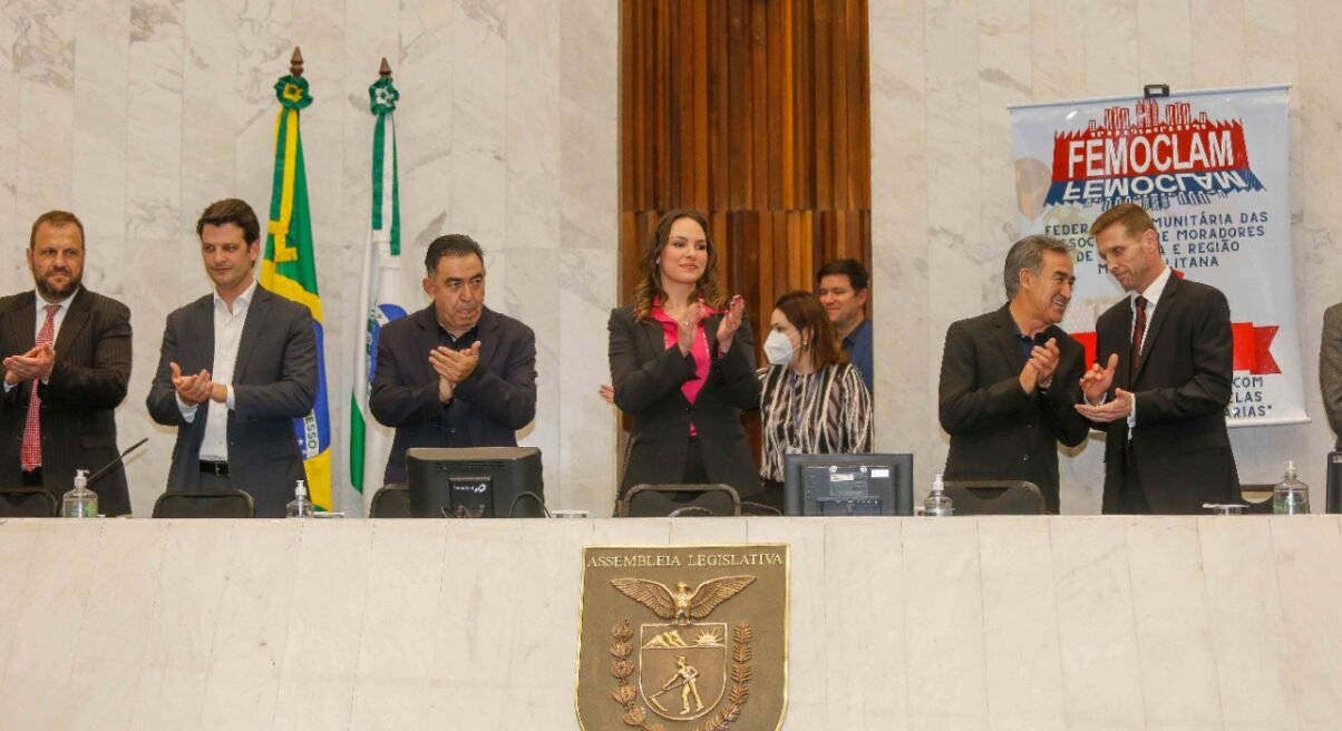 Líderes comunitários são homenageados pela deputada